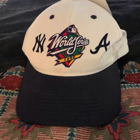 SOLD SOLD ———YANKEES BRAVES WORLD SERIES HAT UNUSED - Picture 3 of 5